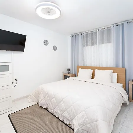 Апартаменты Paradise Sea View Адехе